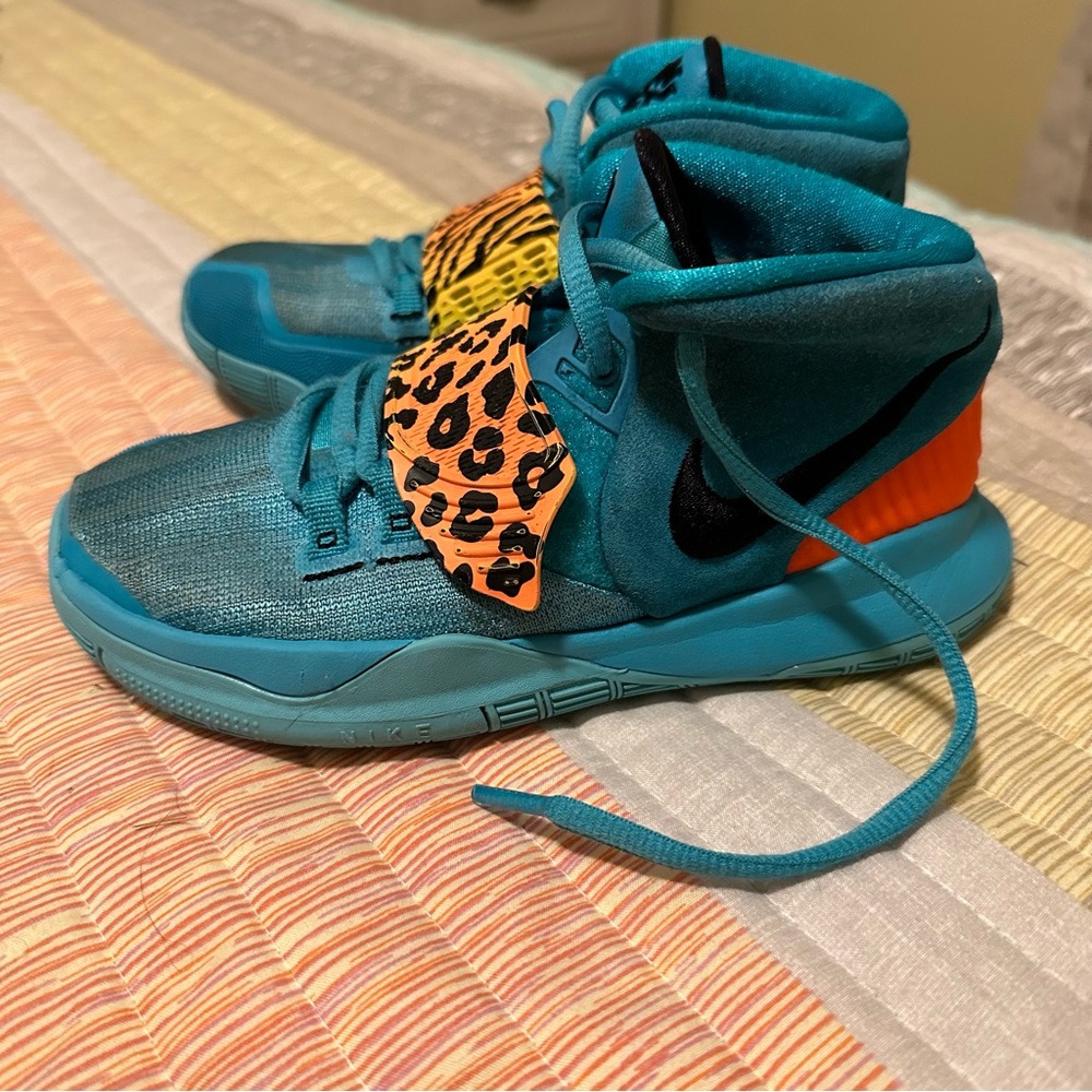 Nike kid shoes size 13c